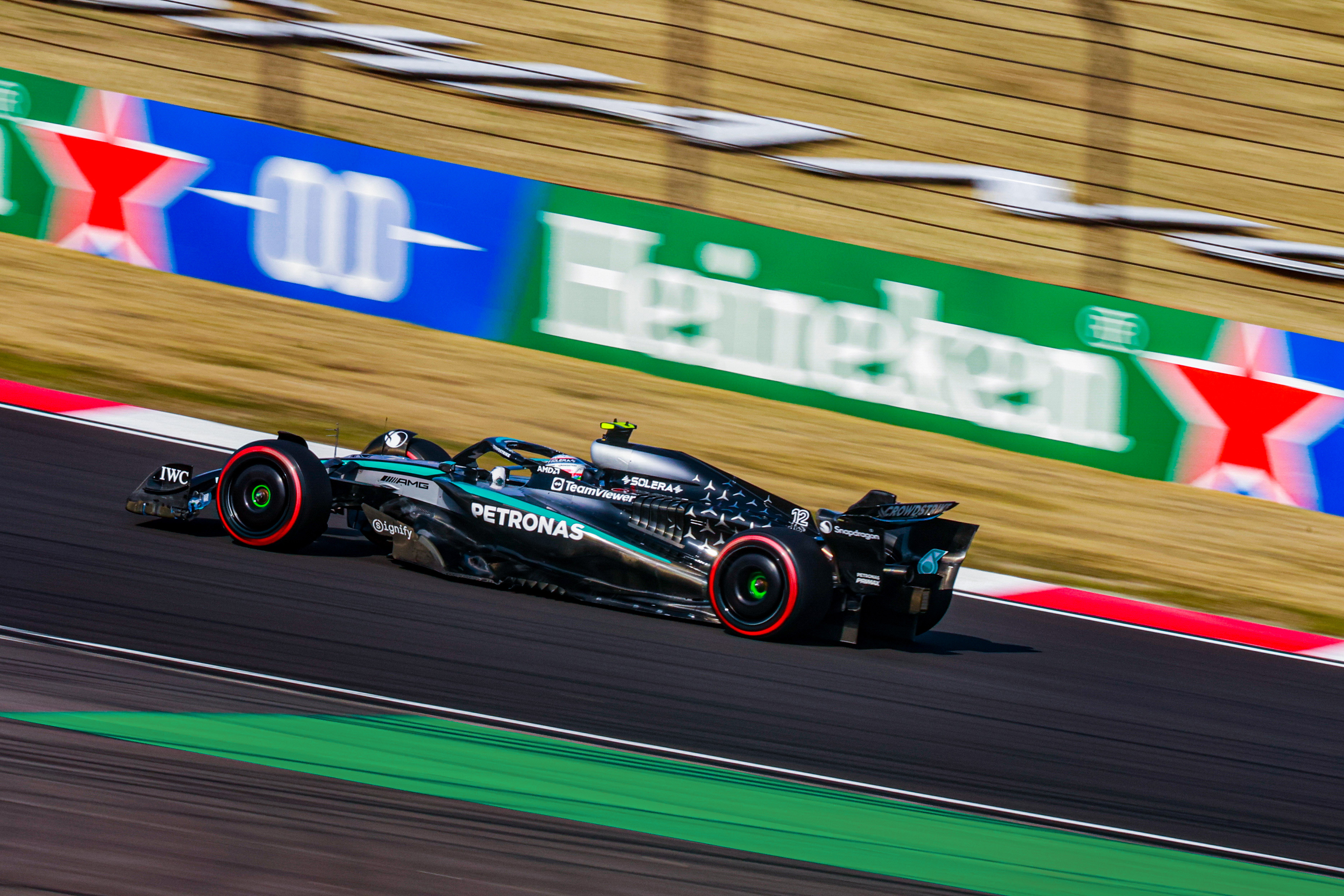 哈斯车队完胜阿斯顿马丁，塞恩斯统治全场