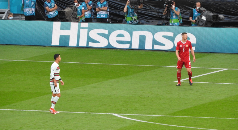 葡萄牙队险胜韩国队，奥恰洛夫刷新纪录