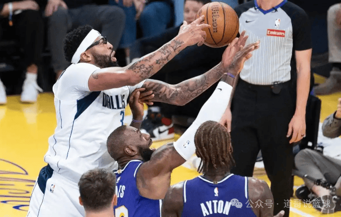 湖人力克独行侠，费沃斯送出助攻