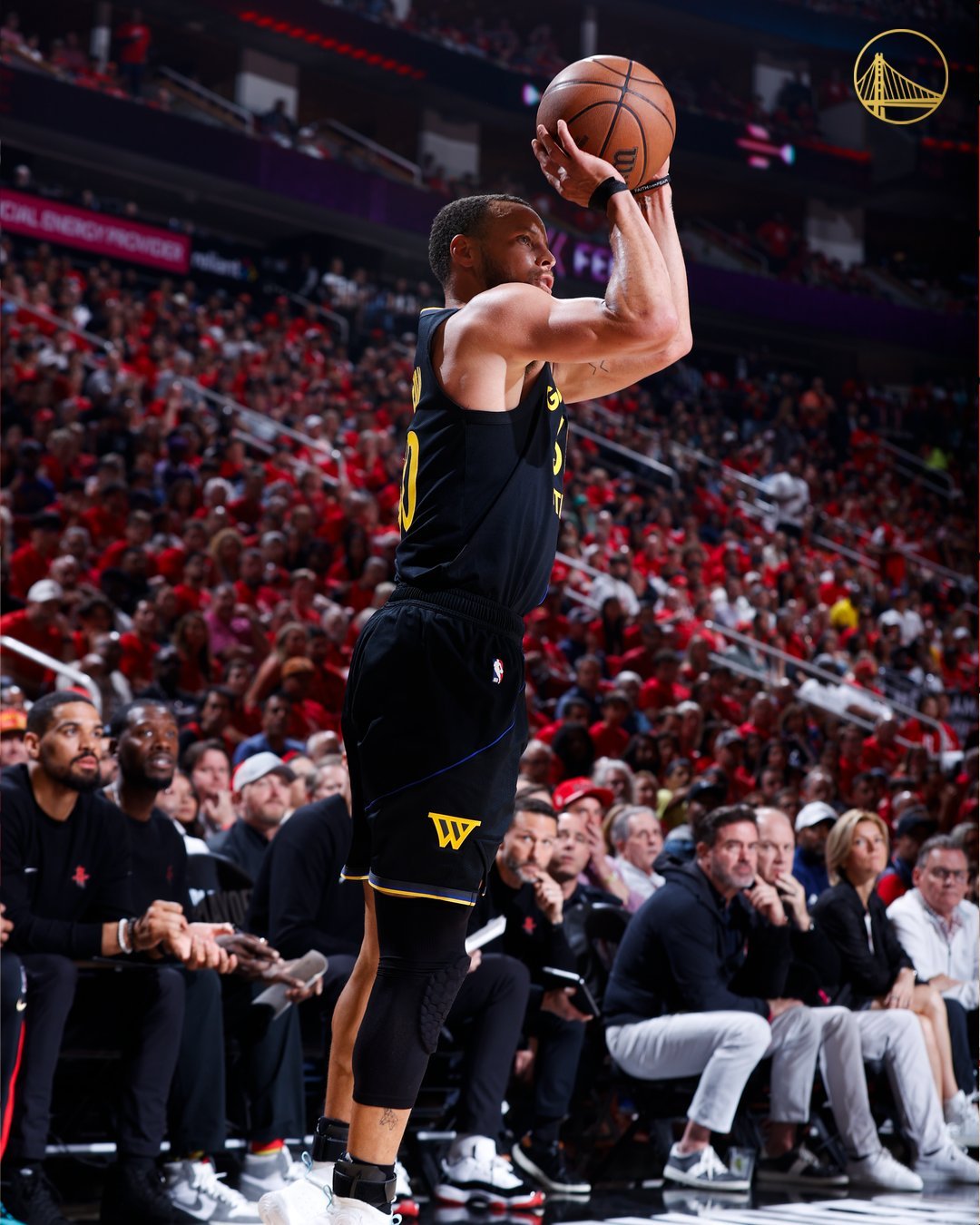 巴西男篮血洗塞尔维亚男篮，麦科勒姆三分雨点燃全场