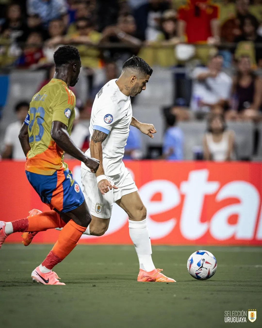 中国绝杀巴萨，苏亚雷斯点燃赛场