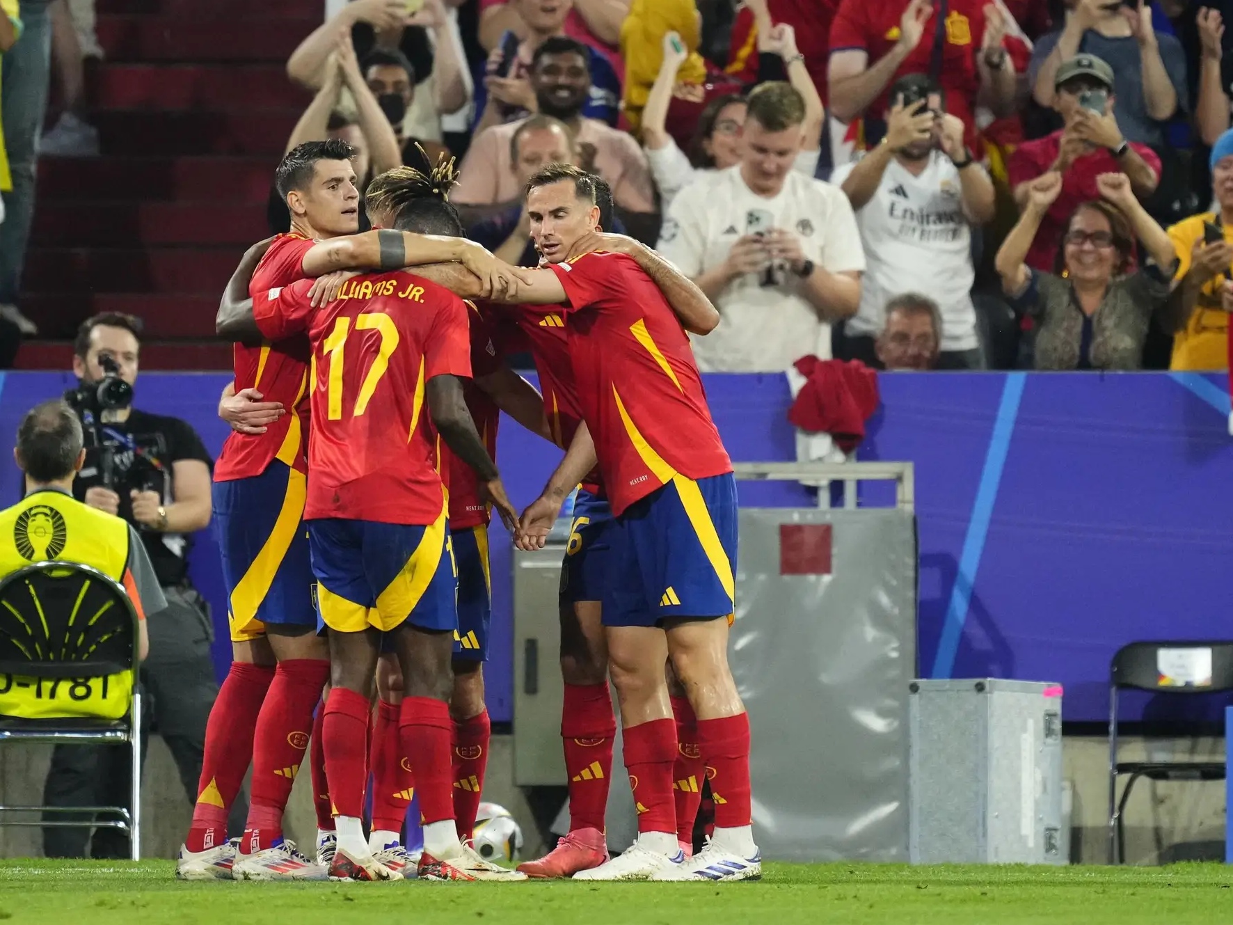 法国代表队在比赛中获得亚军