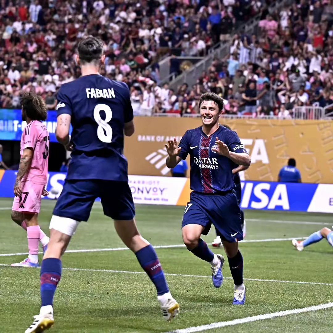 梅西率巴塞罗那大胜,强势挤进前四 梅西率巴塞罗那大胜,强势挤进前四