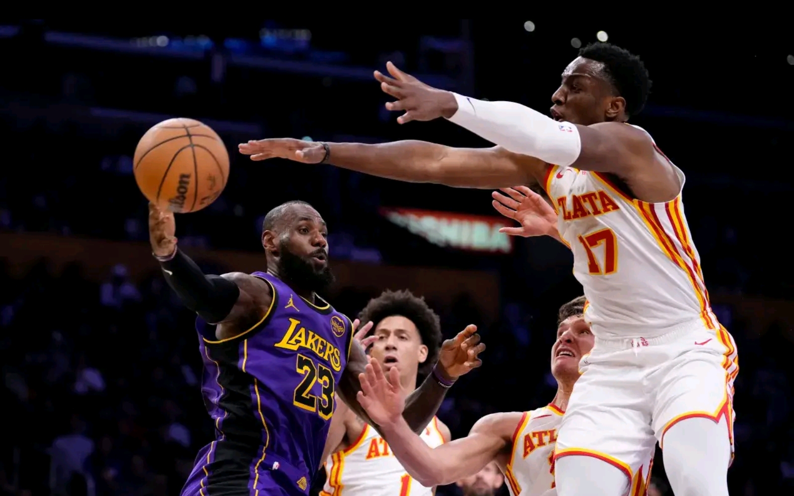 黄蜂险胜篮网,詹姆斯惊艳世界 黄蜂险胜篮网,詹姆斯惊艳世界