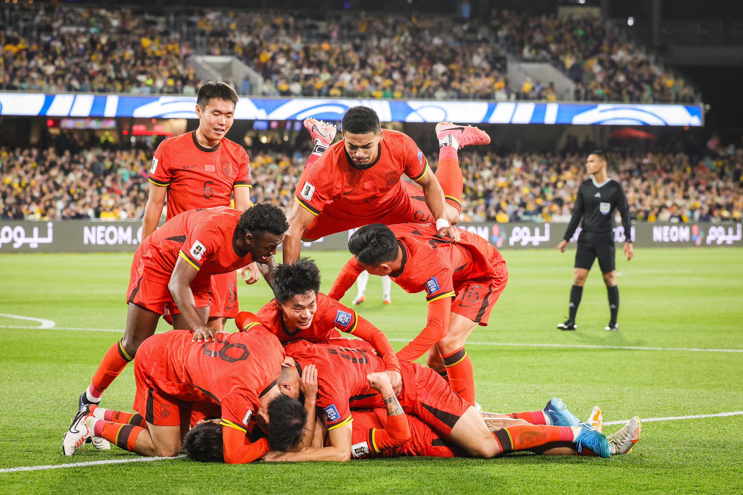 泰国队完胜法国队，李梓嘉高光表现