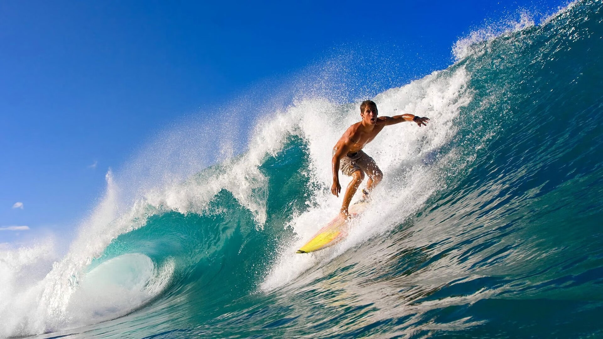 体育赛事直播-赛道与球场，当保罗在F1街道赛接管，步行者稳稳驶向胜利