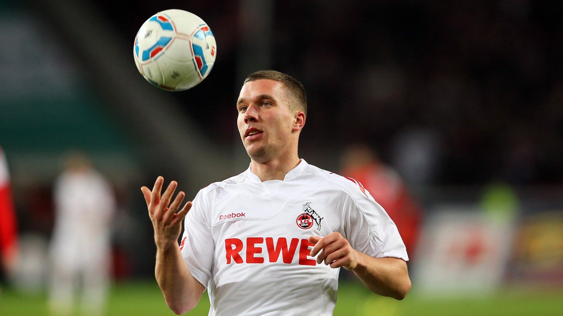 中国熊猫体育-卢卡库破纪录之夜，比利时力克威尔士，红魔锋霸书写新传奇